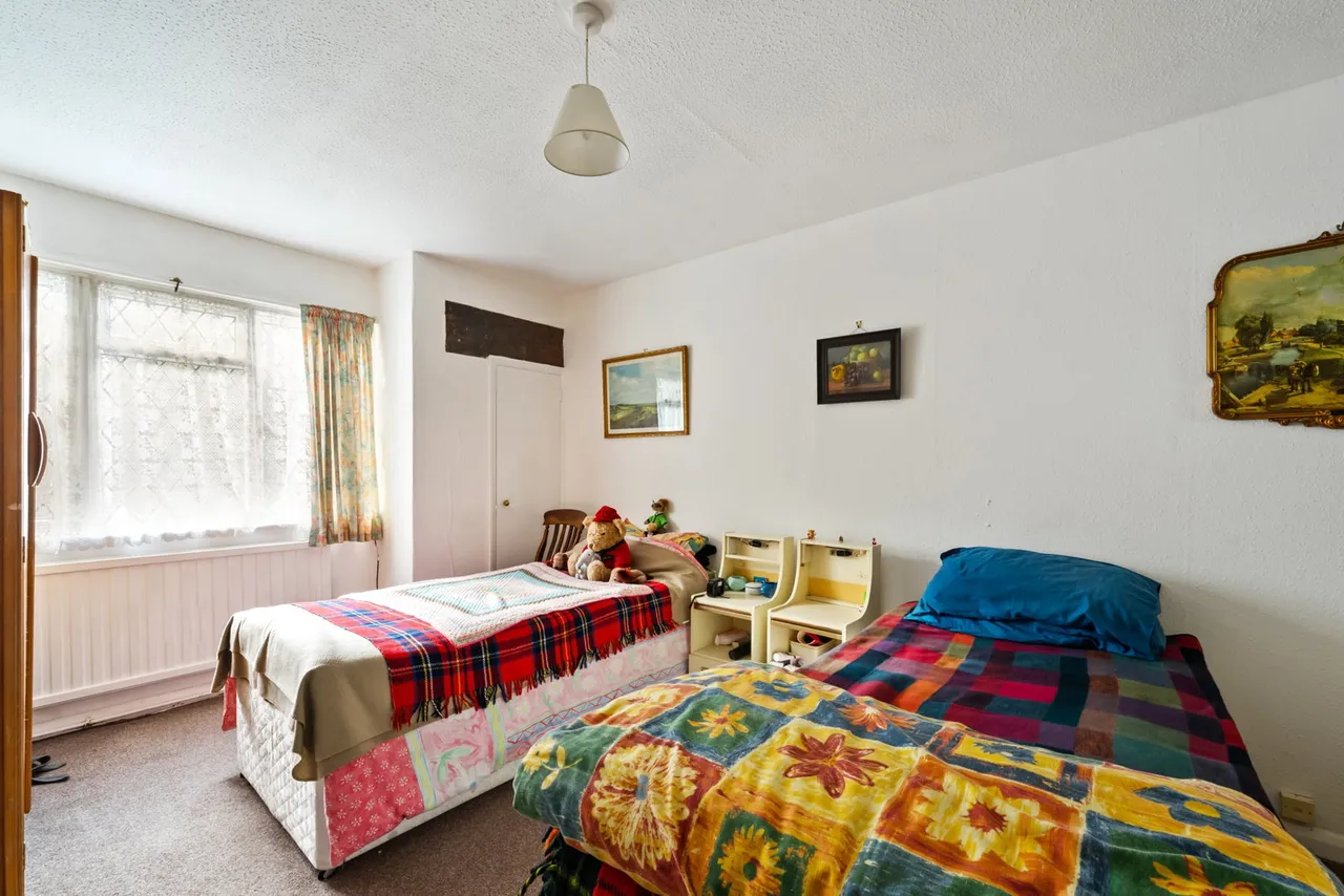 Bonehurst Road, Horley, Surrey, RH6 8QQ, photo 10