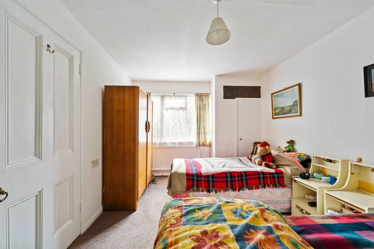 Bonehurst Road, Horley, Surrey, RH6 8QQ, photo 11