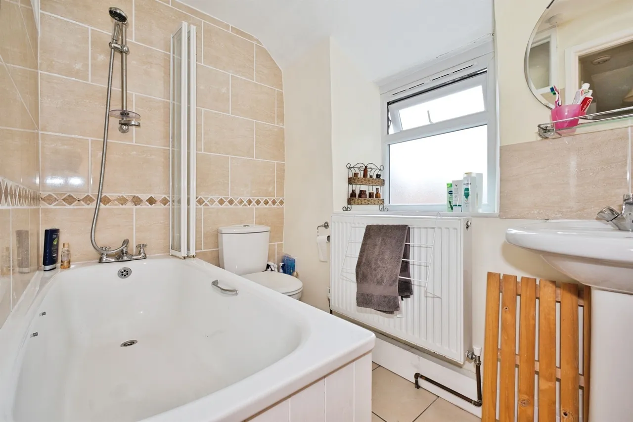 Lang Road, Crewkerne, TA18, photo 6