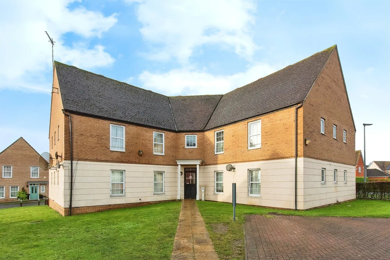 2 bed flat for sale — Sycamore Covert, THETFORD