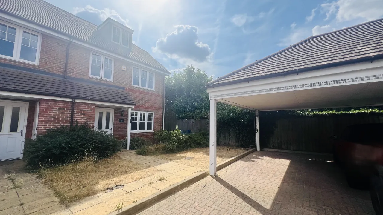 4 bed house to rent — Larchfield Road, MAIDENHEAD