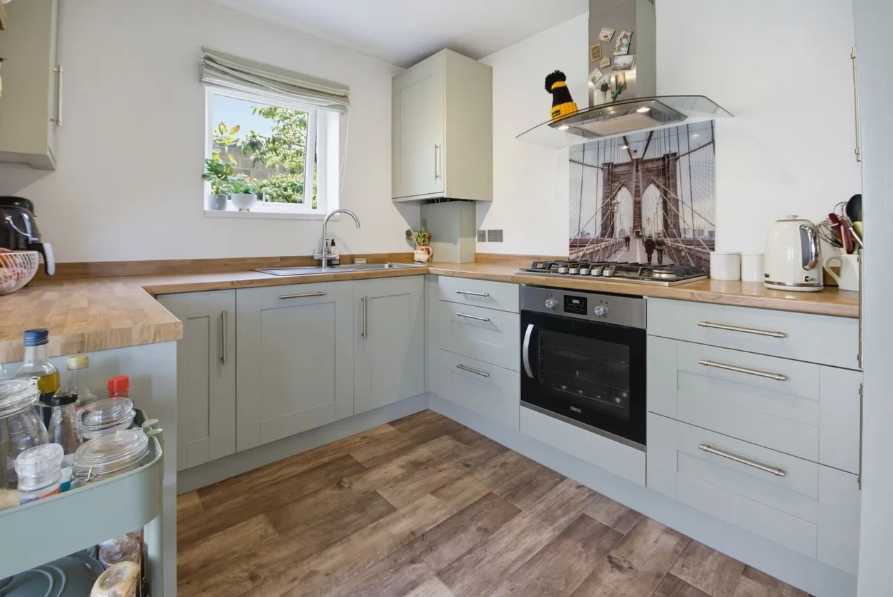Dalmeny Avenue, Huddersfield, HD4, photo 2