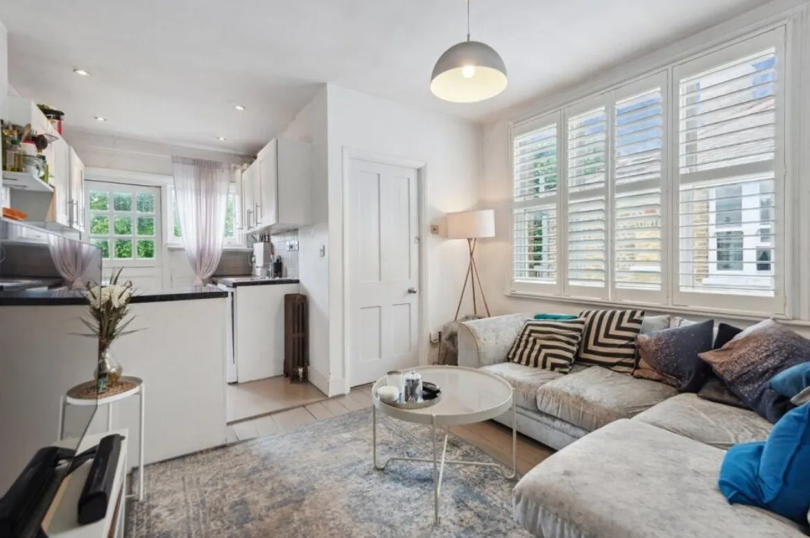 3 bed flat to rent, Cowley Road, Mortlake, SW14
