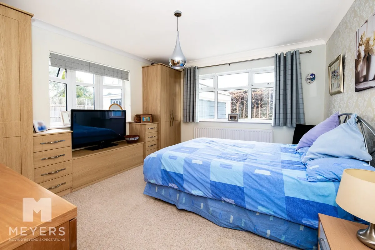Burton Close, Ashley Heath, BH24, photo 13