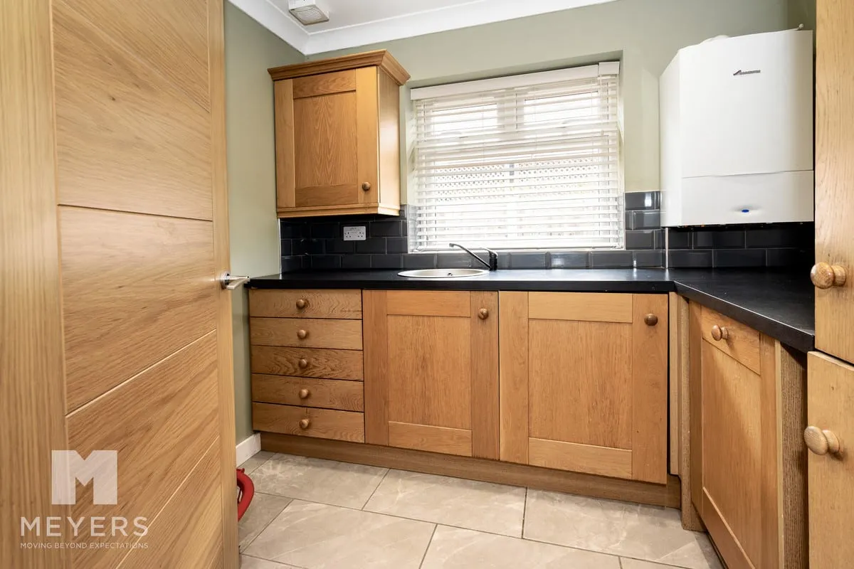 Burton Close, Ashley Heath, BH24, photo 10