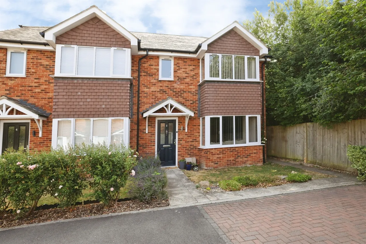 3 bed house for sale, Wyke Court, Picket Piece, SP11