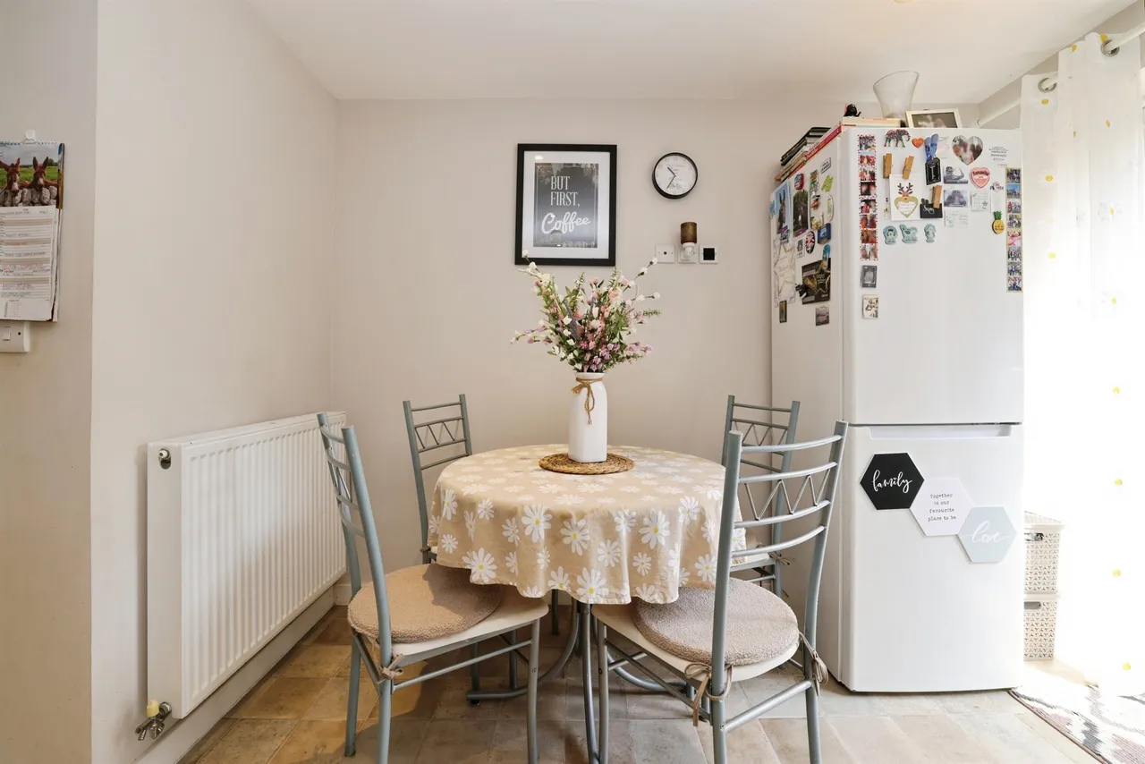 Wyke Court, Picket Piece, SP11, photo 16