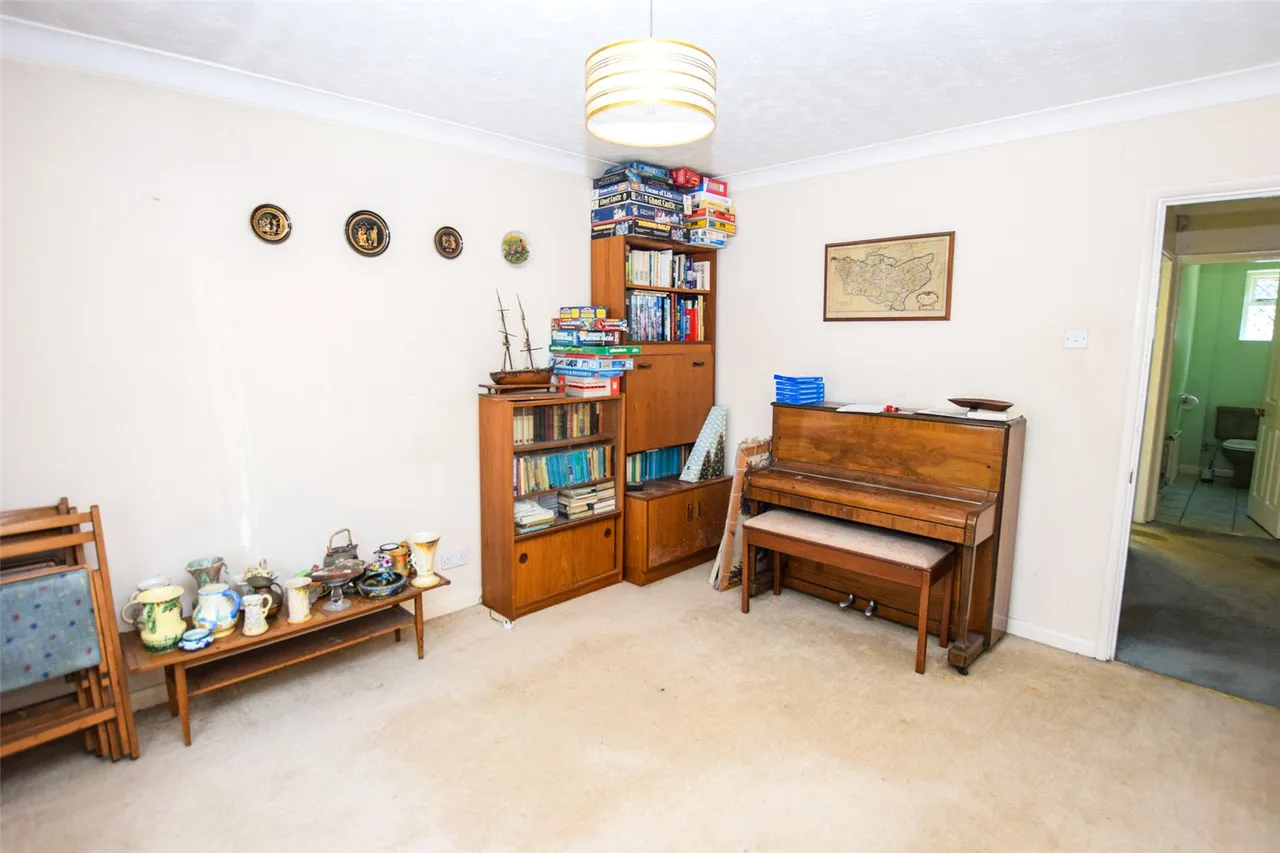 Pirbright Road, Farnborough, Hampshire, GU14 7AD, photo 11
