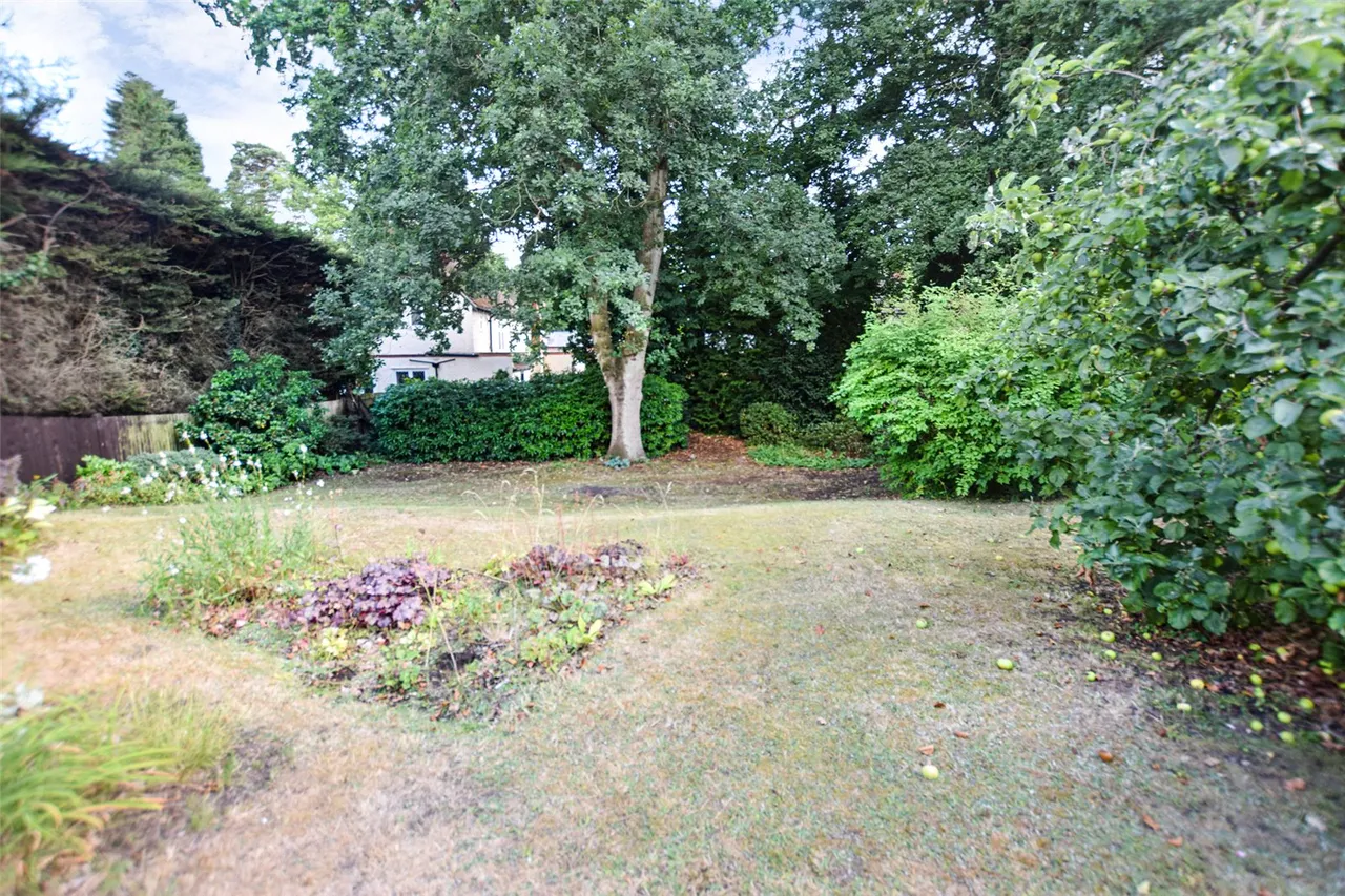 Pirbright Road, Farnborough, Hampshire, GU14 7AD, photo 16