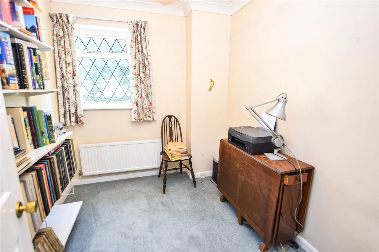 Pirbright Road, Farnborough, Hampshire, GU14 7AD, photo 8