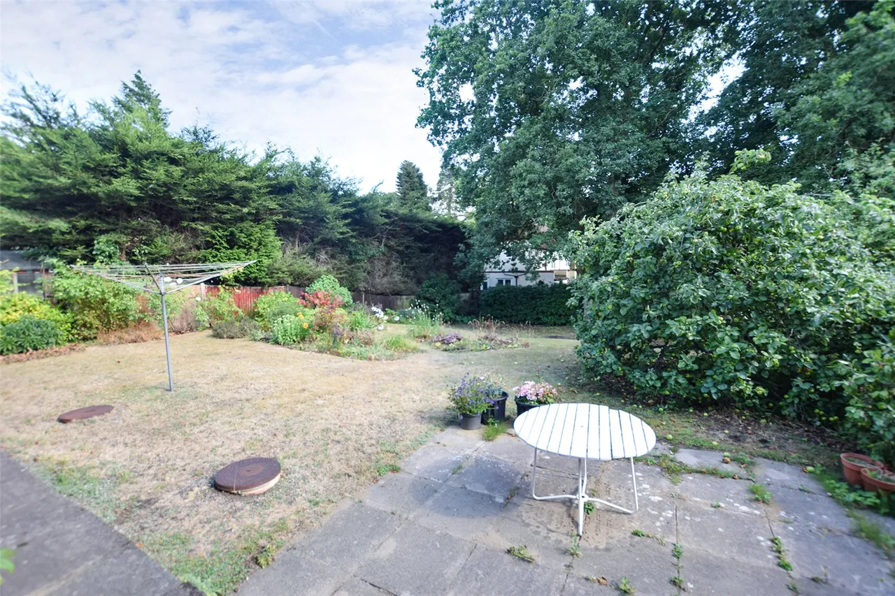 Pirbright Road, Farnborough, Hampshire, GU14 7AD, photo 9
