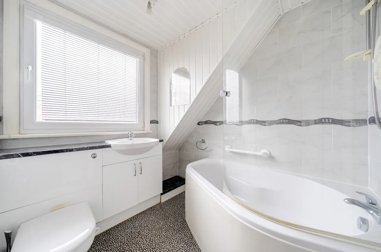 Hall Park Avenue, Horsforth, LS18, photo 16