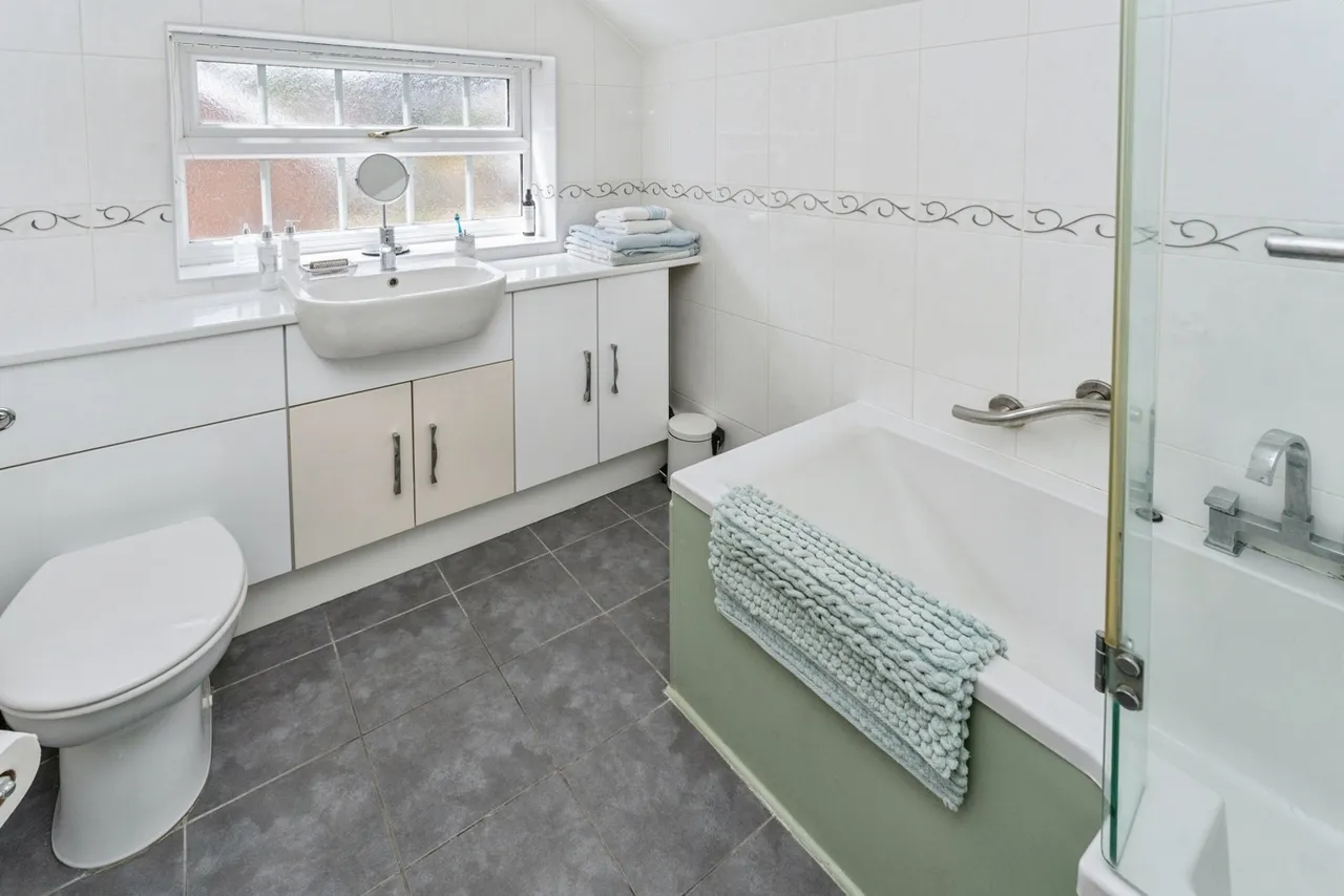 Hillcourt Avenue, Bagillt, CH6, photo 7