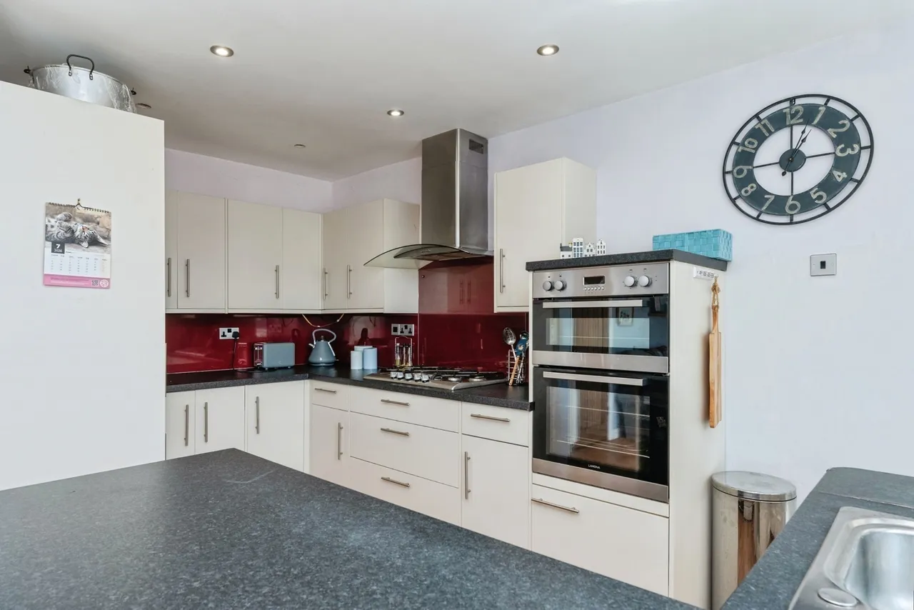 Hillcourt Avenue, Bagillt, CH6, photo 2