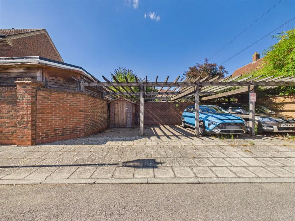 Saunders Place, Fairford Leys, photo 15