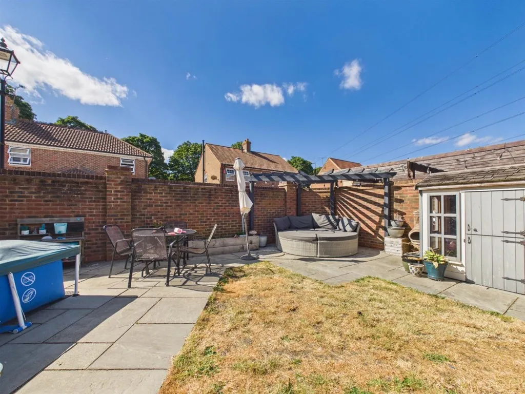 Saunders Place, Fairford Leys, photo 13
