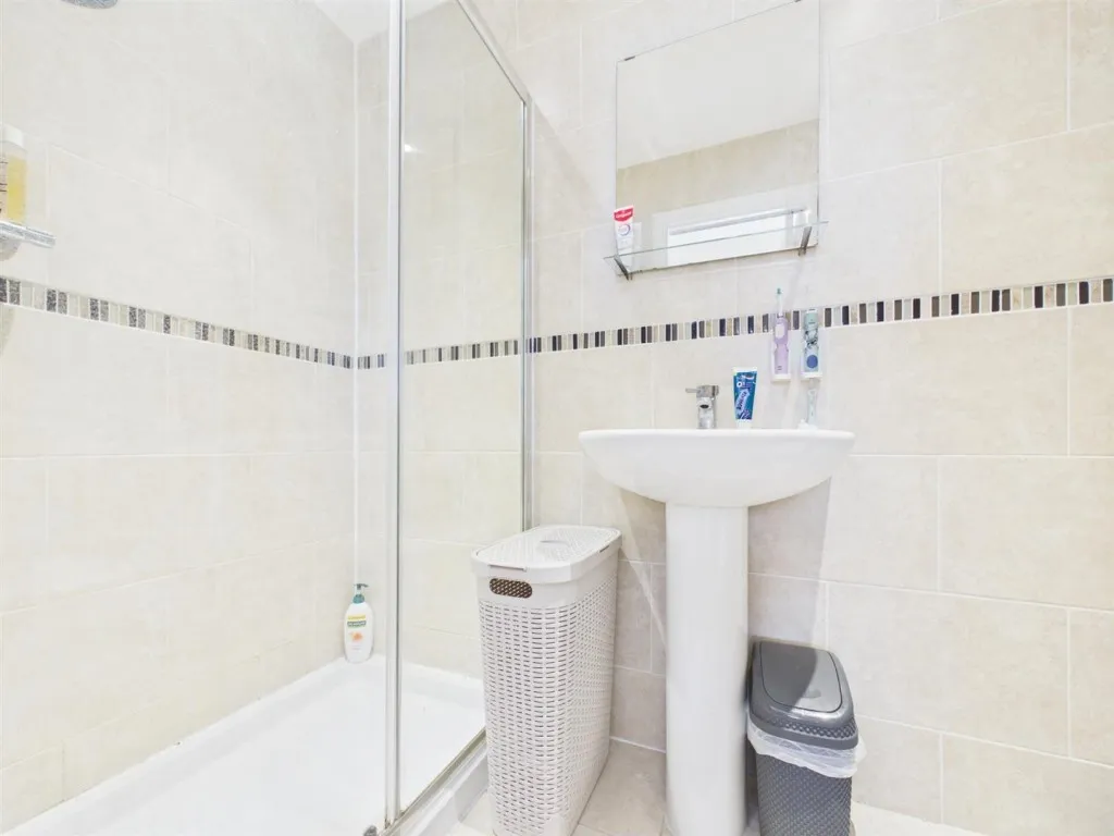 Saunders Place, Fairford Leys, photo 11