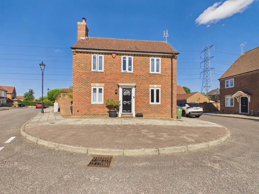 3 bed house for sale, Saunders Place, Fairford Leys