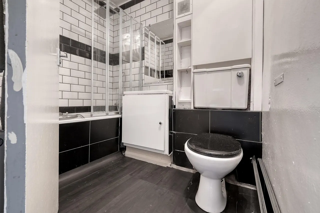 Highcliffe Drive, London, SW15, photo 17