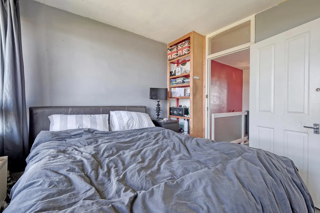 Highcliffe Drive, London, SW15, photo 18