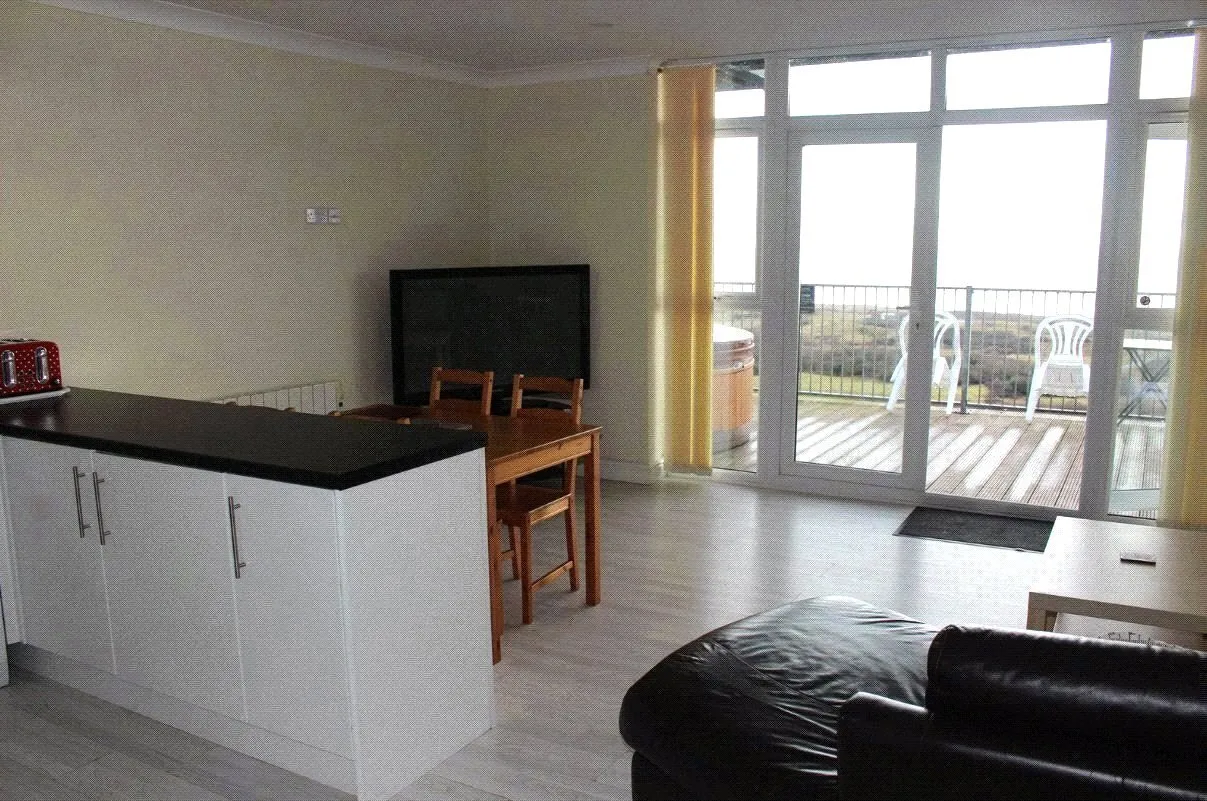 Coastal View, Pendine, SA33, photo 13
