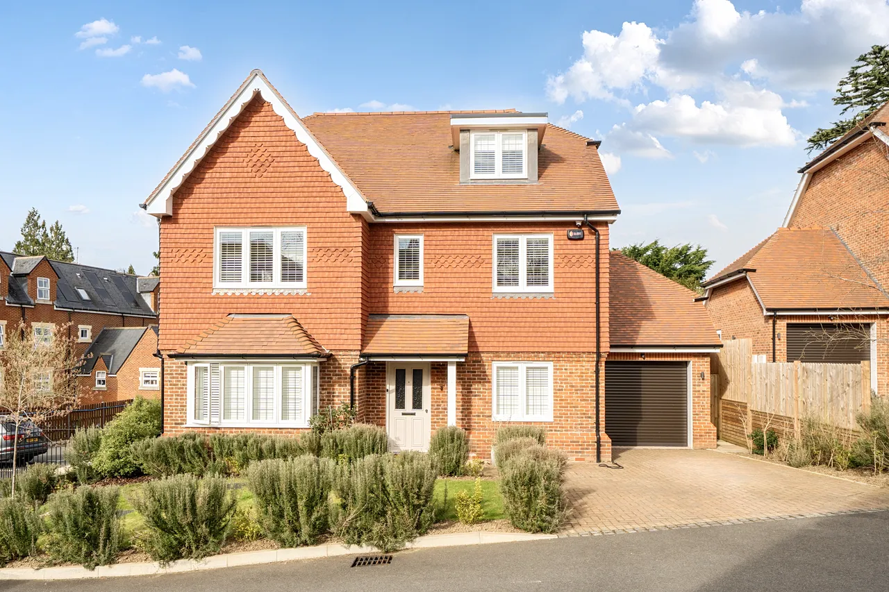 5 bed house for sale — The Robins, Caterham, CR3
