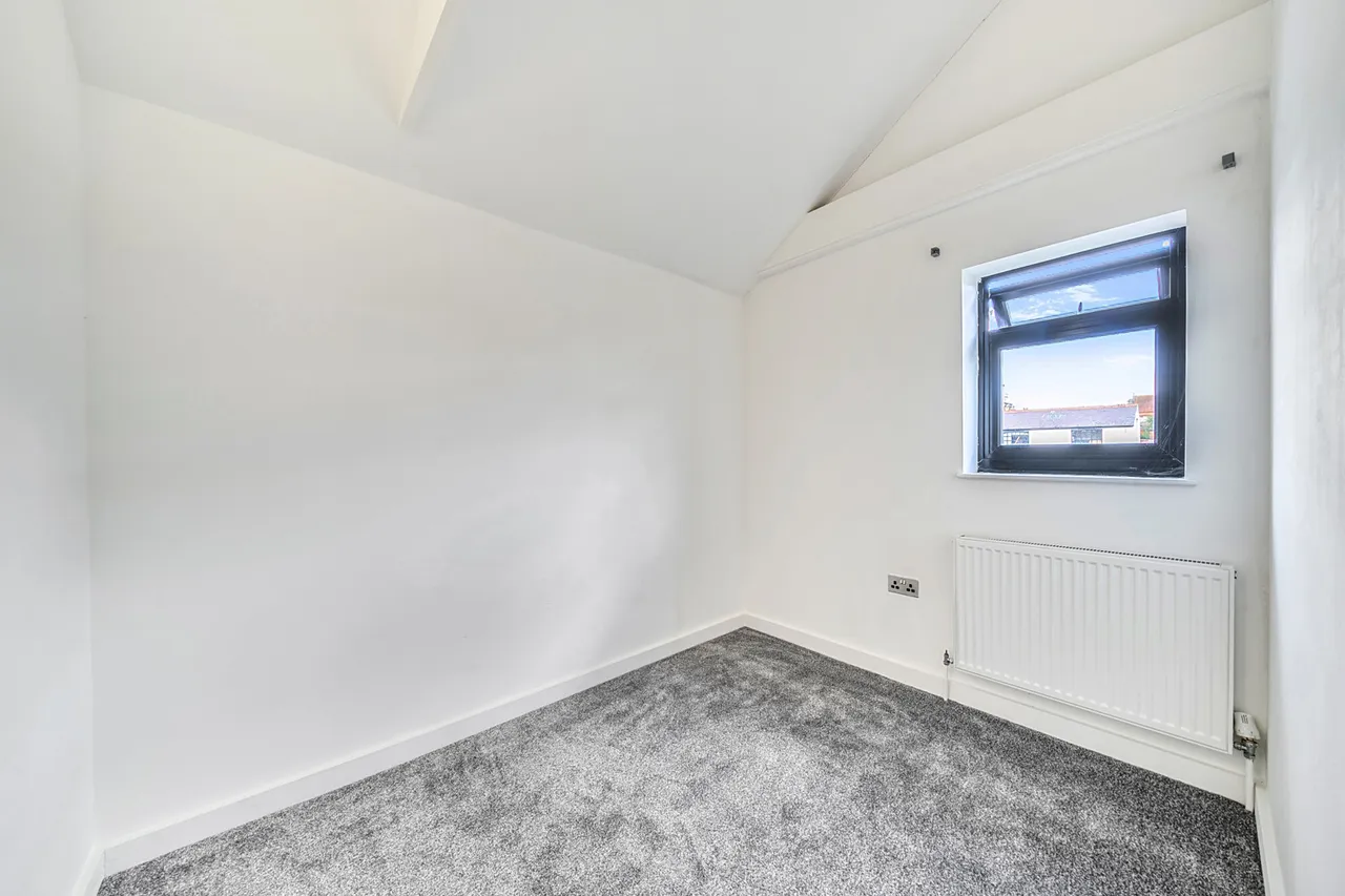 High Street, Northwood, HA6, photo 7