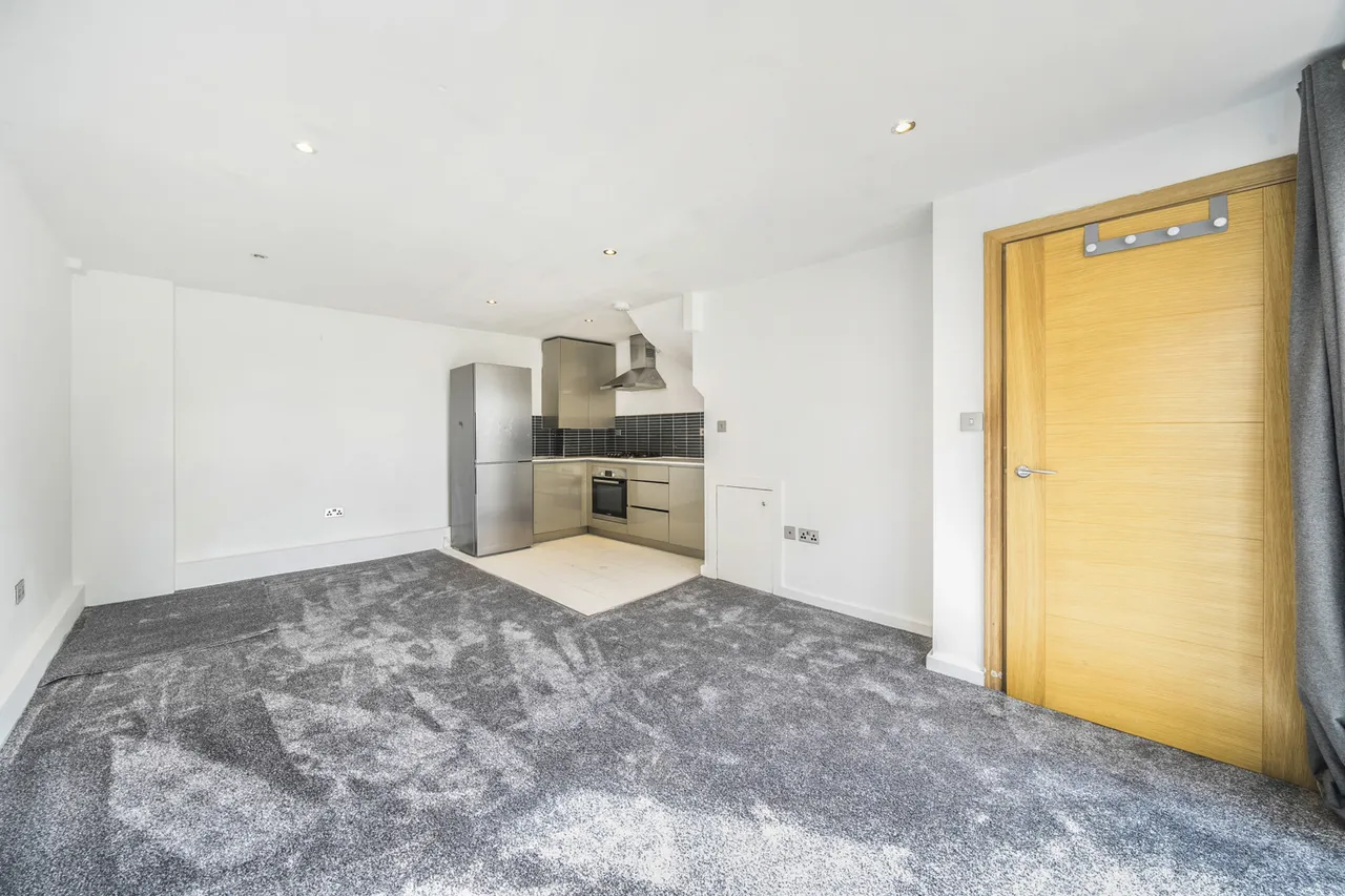 High Street, Northwood, HA6, photo 6