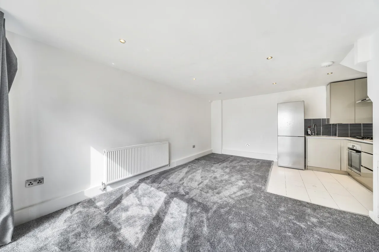 High Street, Northwood, HA6, photo 5