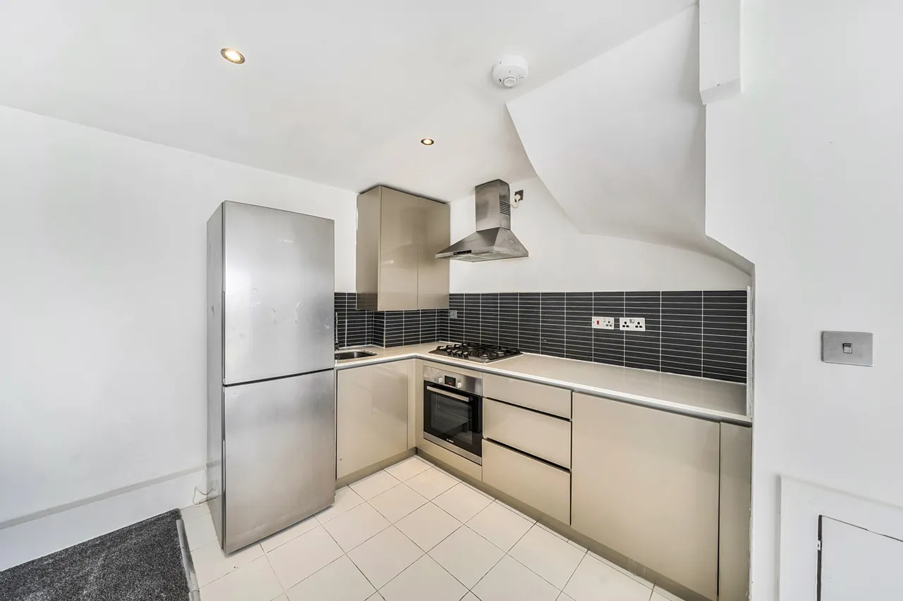 High Street, Northwood, HA6, photo 3
