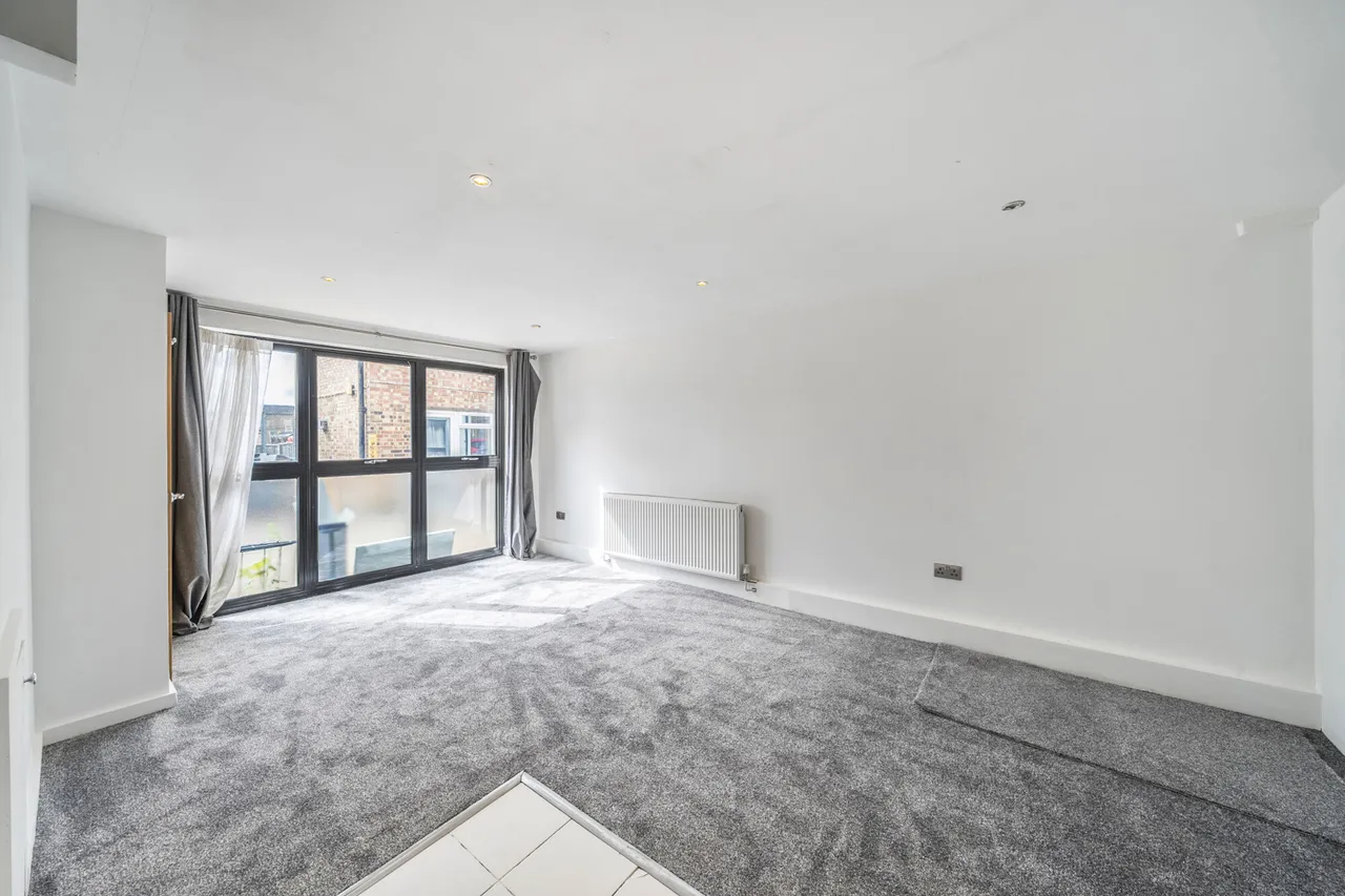 High Street, Northwood, HA6, photo 2