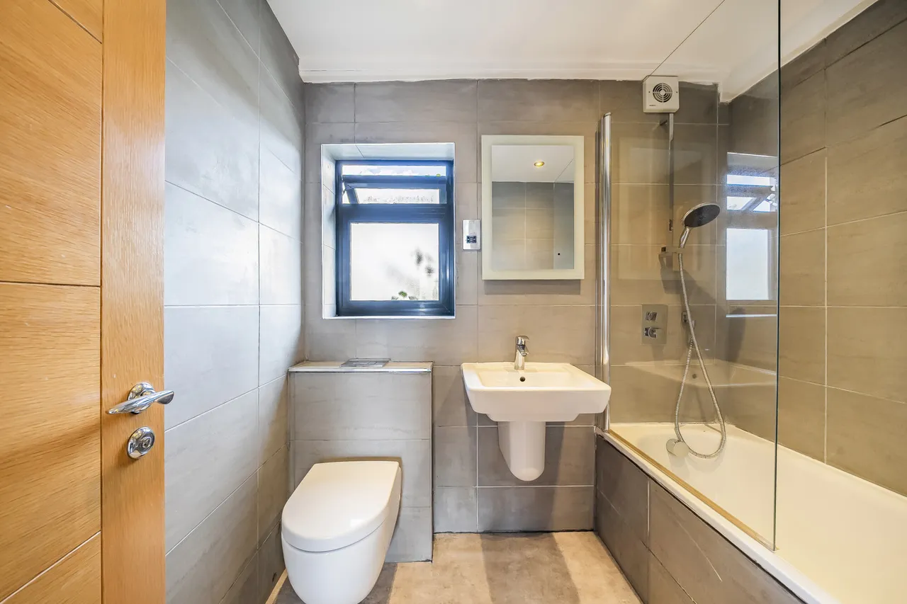 High Street, Northwood, HA6, photo 11