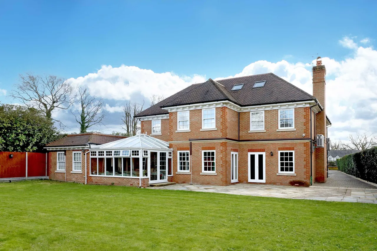 Templewood Lane, Farnham Common, SL2, photo 2