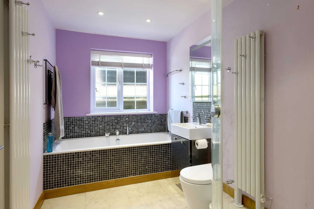 Highlands Road, Seer Green, HP9, photo 13