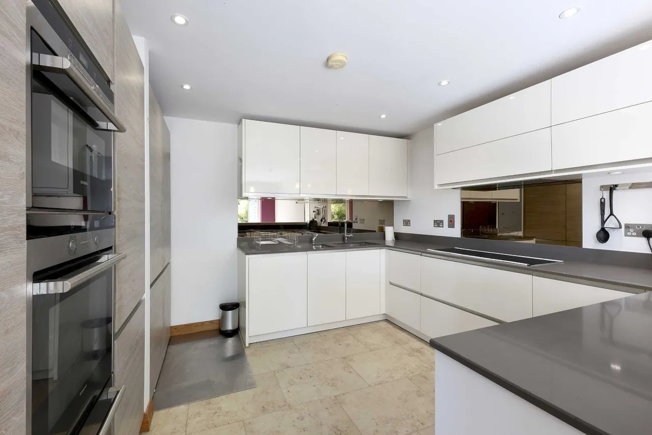 Highlands Road, Seer Green, HP9, photo 3