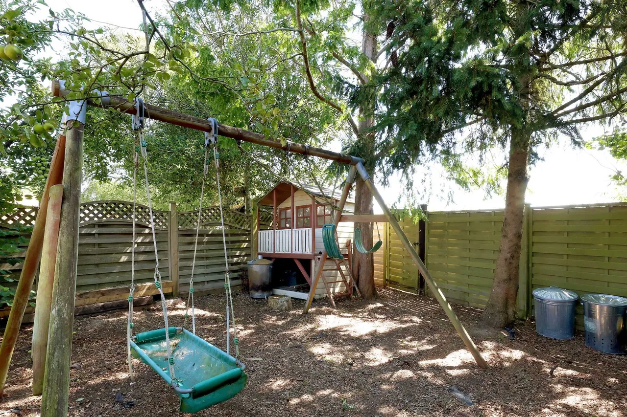 Highlands Road, Seer Green, HP9, photo 15