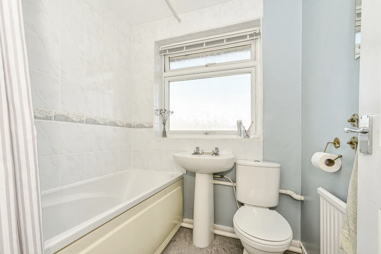 Gainsborough Avenue, Royal Wootton Bassett, SN4, photo 17