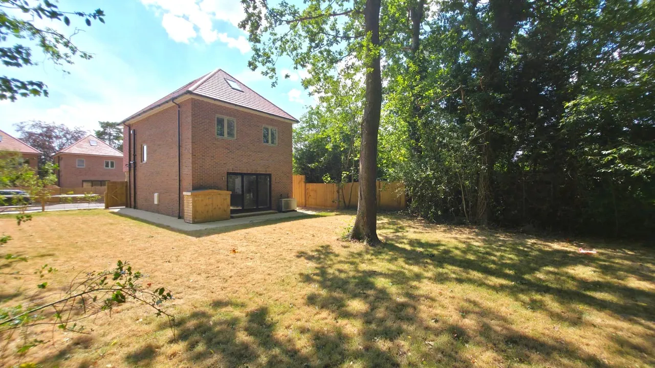 Weatherhill Road, Smallfield, RH6, photo 7