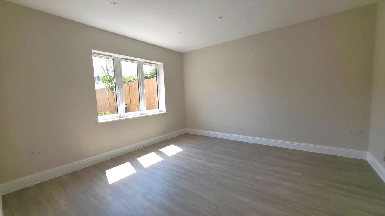 Weatherhill Road, Smallfield, RH6, photo 13