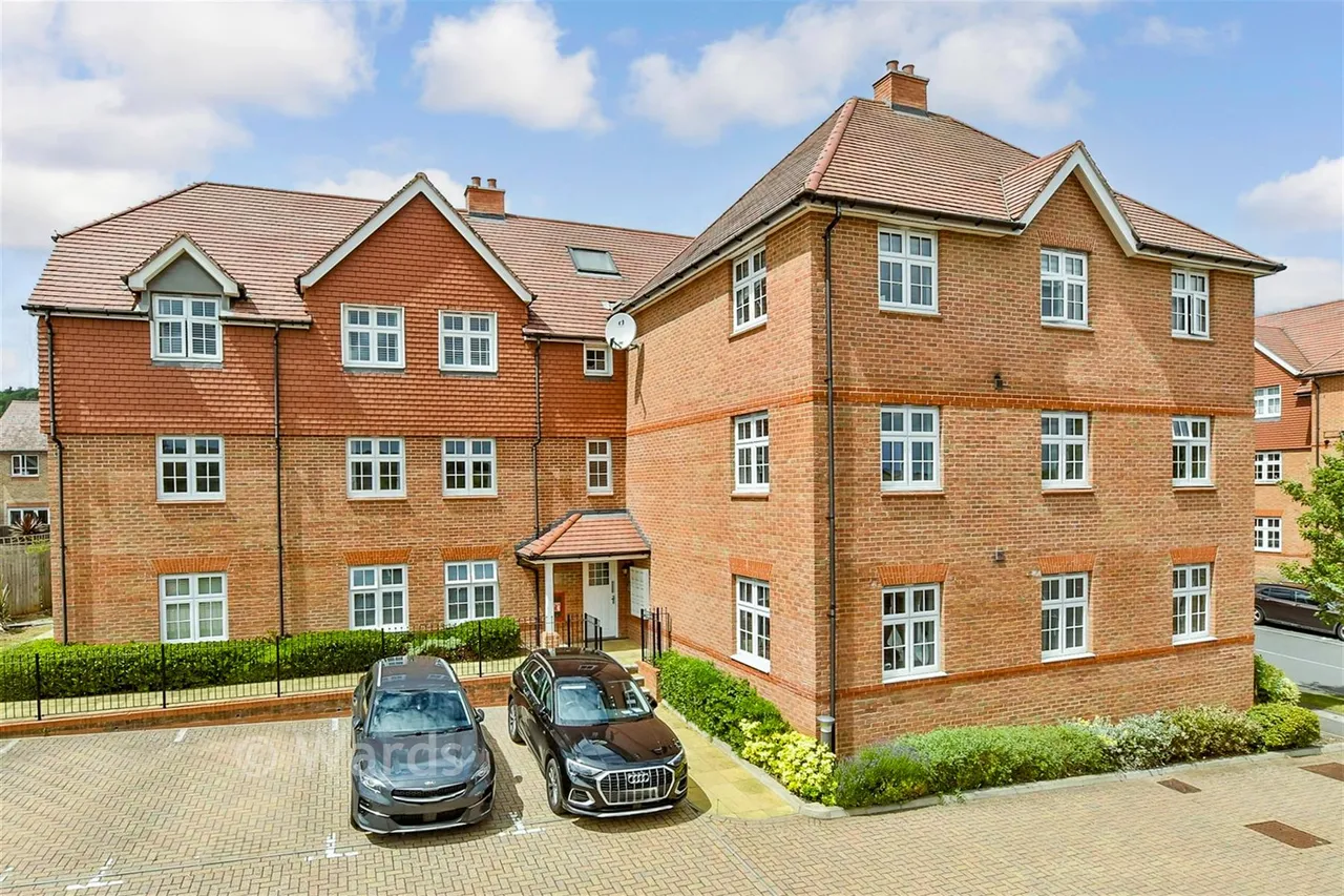 2 bed flat for sale, Germander Avenue, Halling, ME2