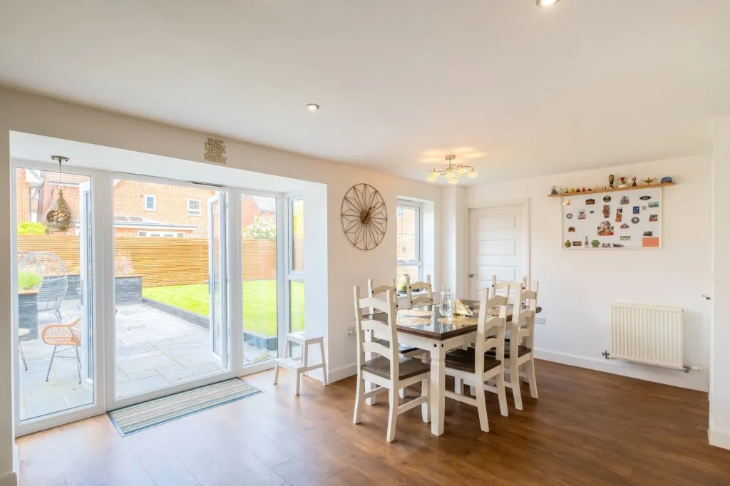 Fieldfare Close, East Leake, LE12, photo 3