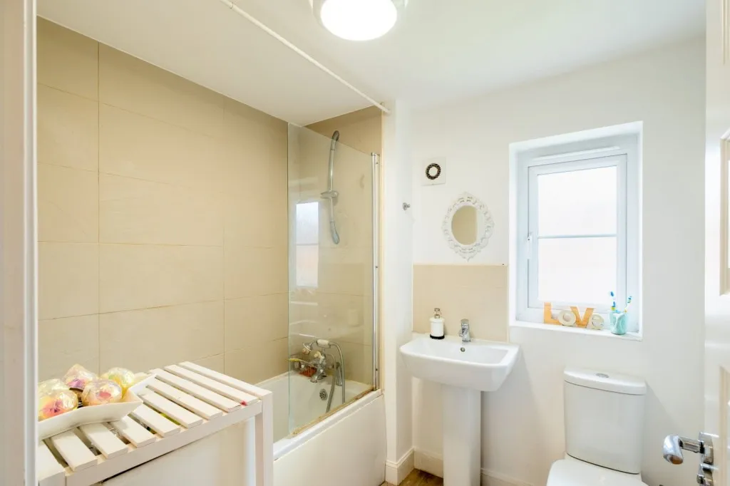 Fieldfare Close, East Leake, LE12, photo 9