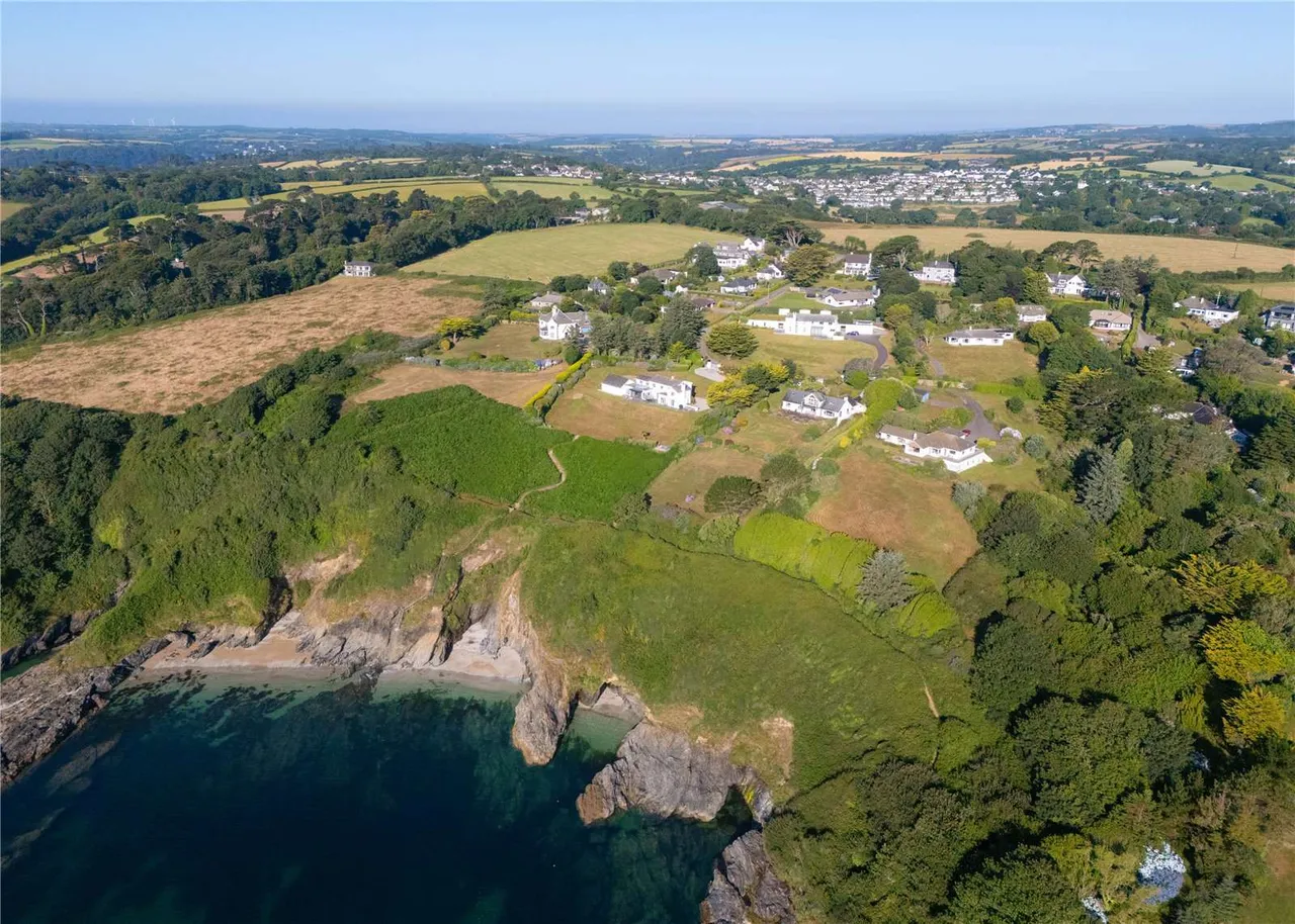 Maenporth Road, Maenporth, Falmouth, Cornwall, TR11 5HR, photo 3