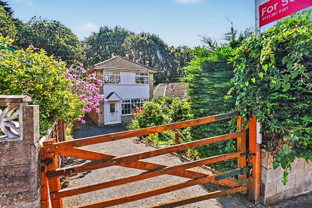 3 bed house for sale, Woodhall Drive, Kirkstall, LS5
