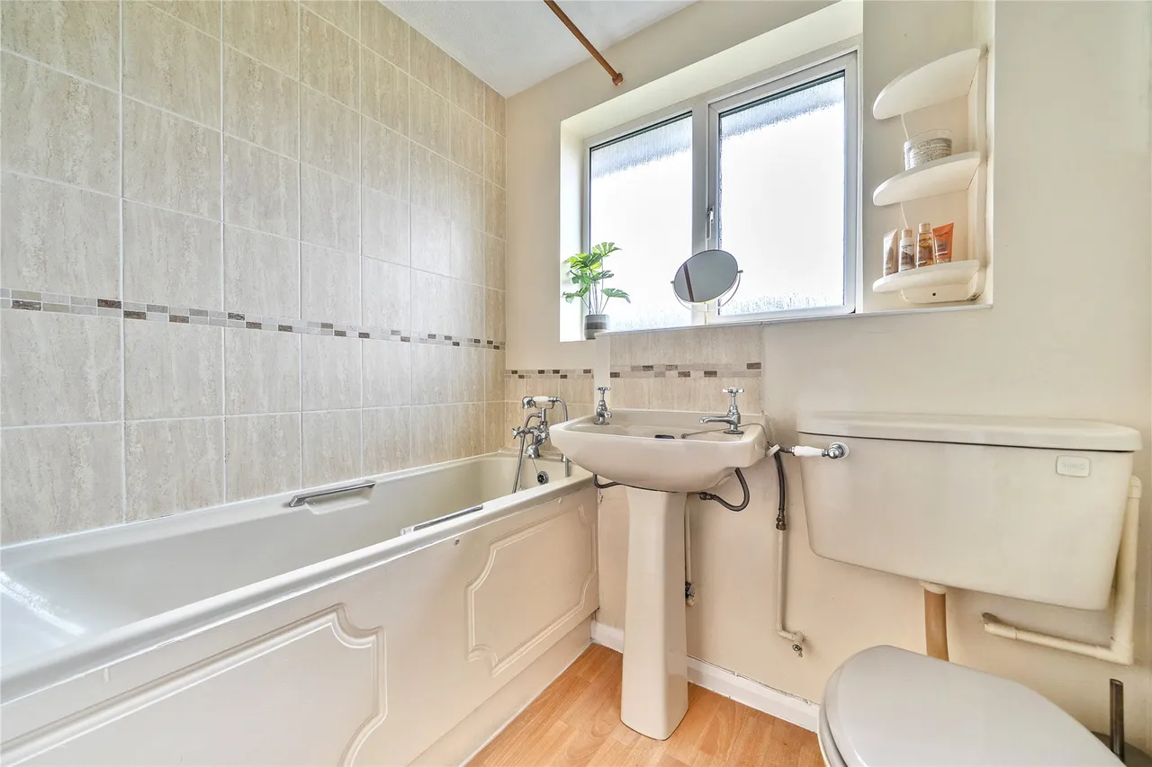 Ranyard Close, Chessington, KT9, photo 13