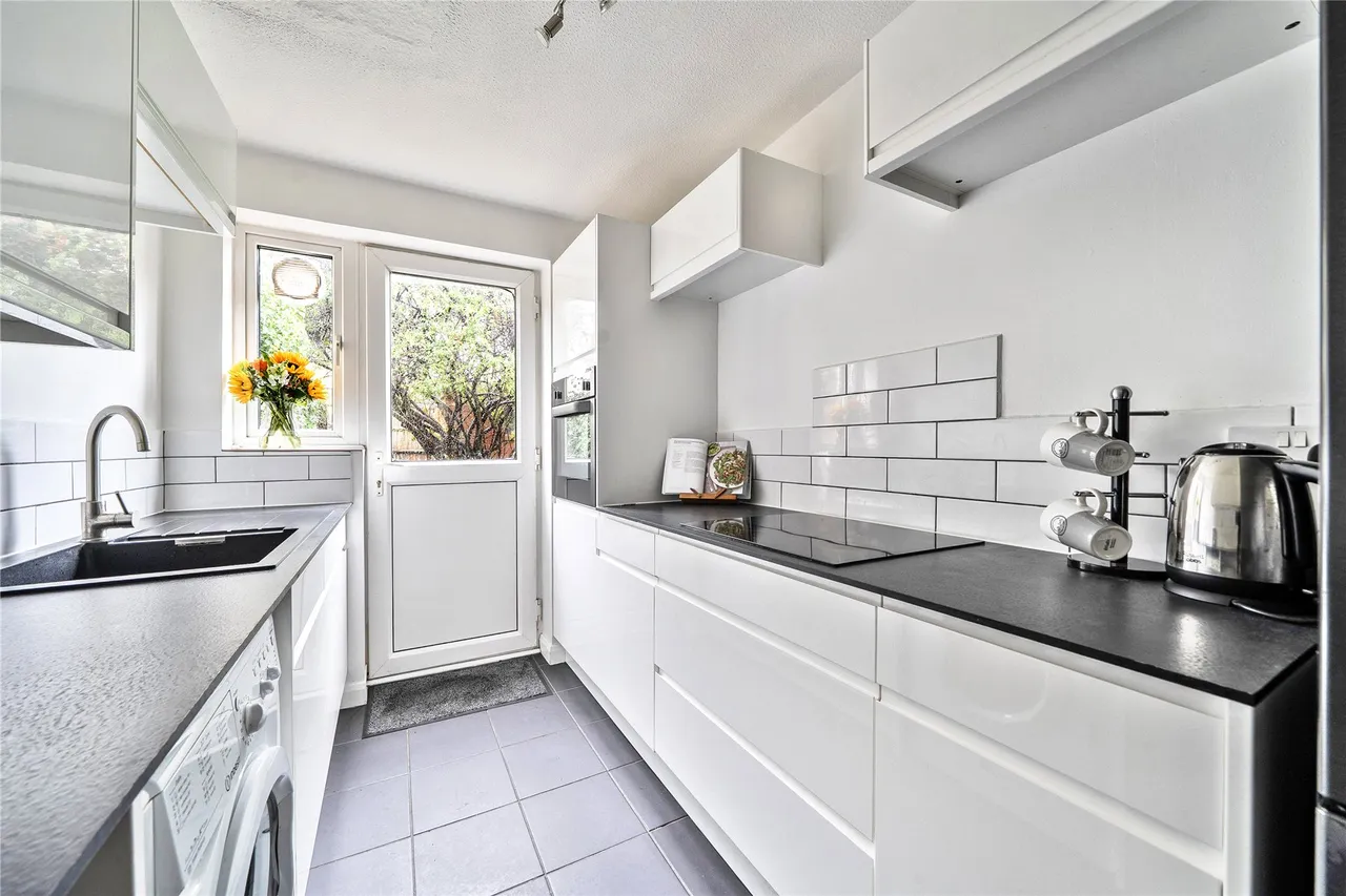 Ranyard Close, Chessington, KT9, photo 8