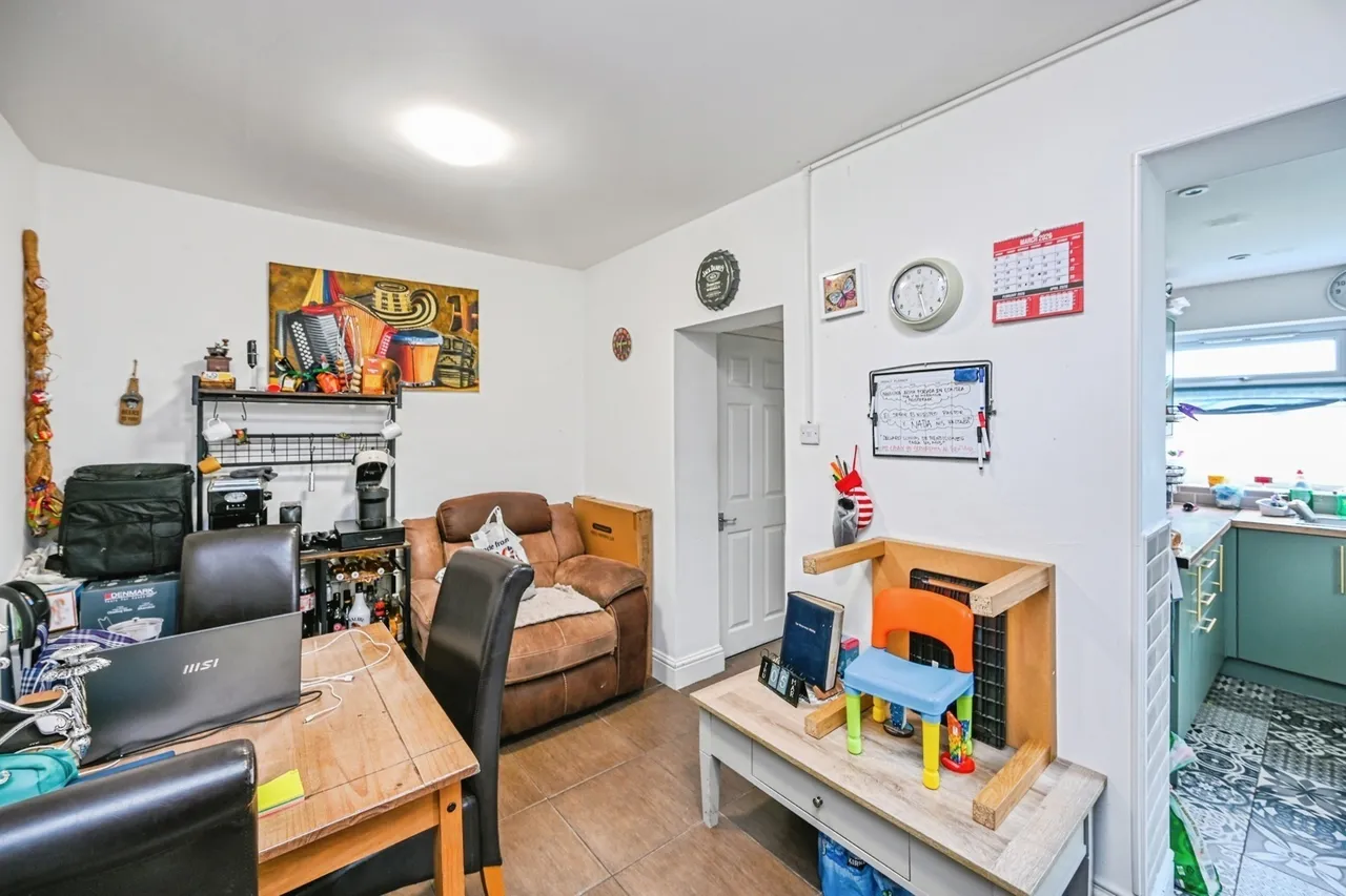 Parker Avenue, Seaforth, L21, photo 7