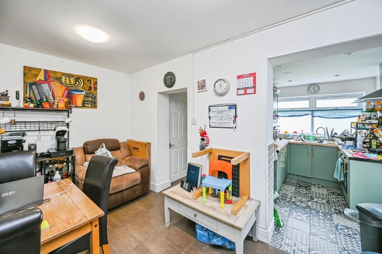 Parker Avenue, Seaforth, L21, photo 3