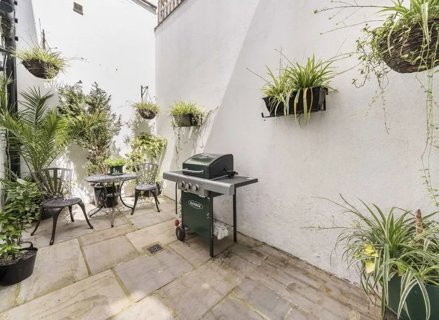 The Vale, Acton, W3, photo 4