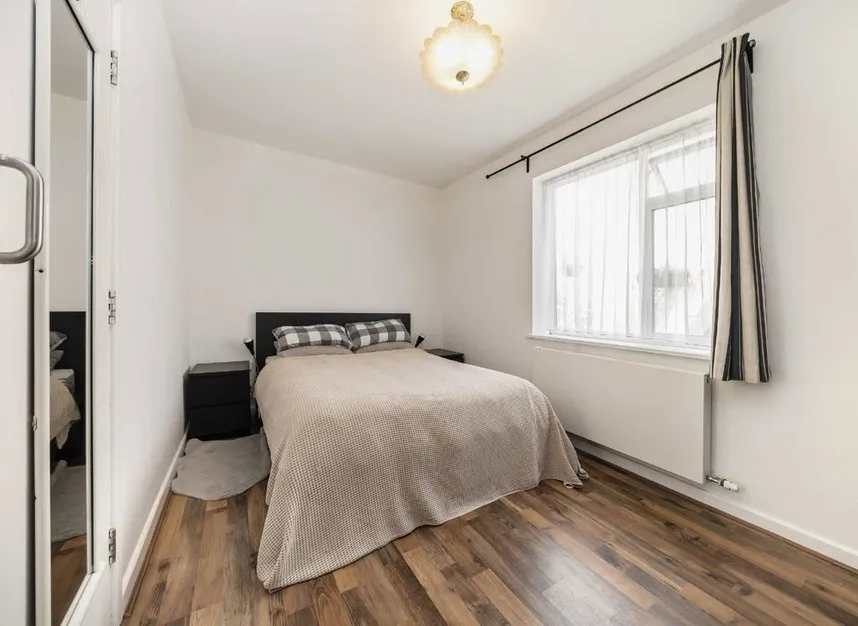The Vale, Acton, W3, photo 3